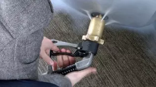 Uncoupling an ACME autogas nozzle