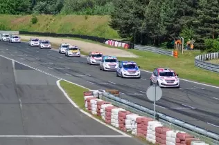 The beginning of race one