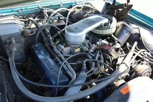Ford Galaxie 500 XL LPG - the engine