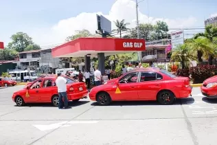 LPG-powered taxis at a refueling station in Honduras