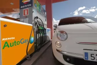A Fiat 500 refueling with LPG at a Repsol station in Spain