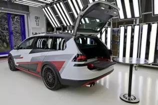 Volkswagen Golf TGI GMOTION and its folding bench
