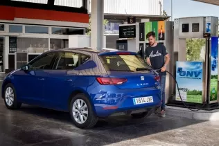 Seat Leon TGI refueling at a CNG station in Spain