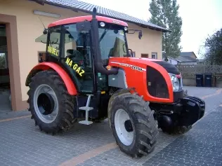 A diesel-gas Zetor Proxima tractor