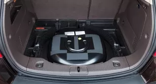 Opel Mokka LPG ecoFlex - autogas tank beneath the boot floor