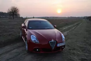 Alfa Romeo Giulietta LPG at sunset