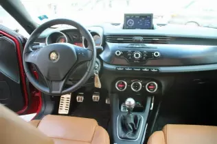 Alfa Romeo Giulietta LPG - the cabin and dashboard