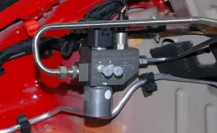 The Metatron Meta ND1 piston-type CNG pressure regulator in the Ducato Natural Power