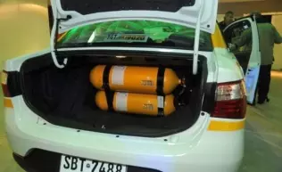 Fiat Siena Tetrafuel's CNG tanks in the trunk