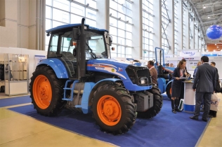 AgroMash 85 TK Metan CNG-powered tractor