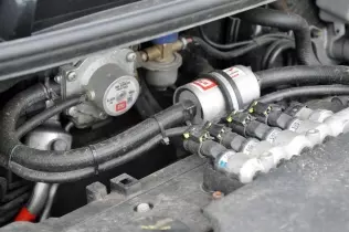 Hyundai i30 ecoLPG - reducer, filter and injector rail