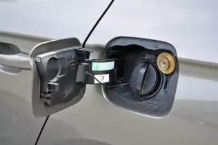 Citroën C-Elysée LPG - petrol and LPG fillers under a common flap