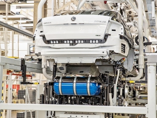 Assembly of the CNG-powered Skoda Octavia G-TEC