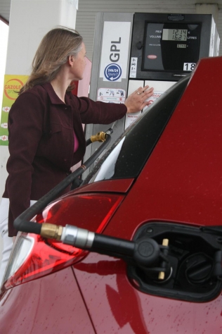 Refueling with LPG autogas