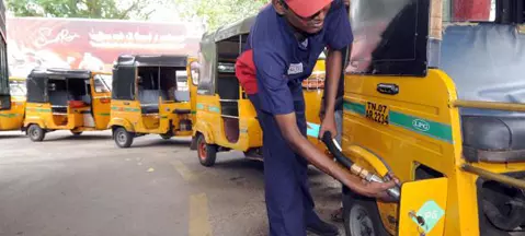 LPG autorikshaws on the loose in India