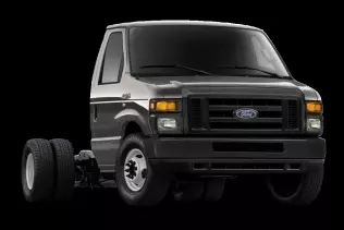 Ford E-450 V10 chassis cab