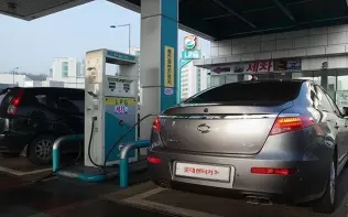 Refueling with autogas at a station in South Korea