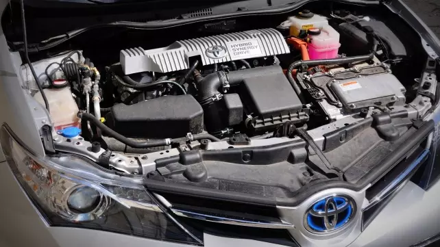 Toyota Auris Hybrid LPG - cheap, cheaper, LPG-electric